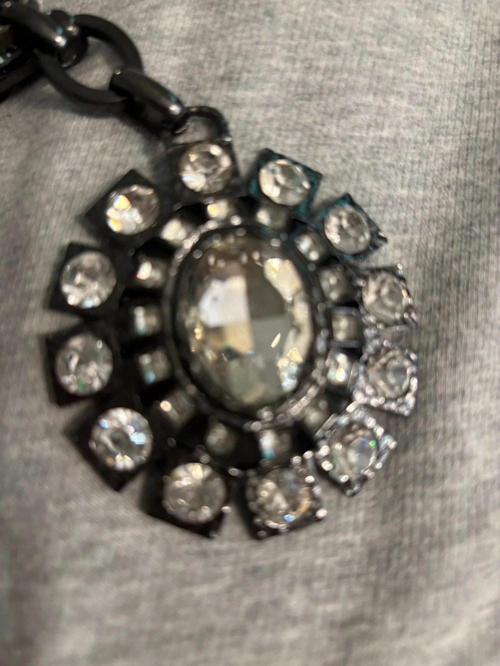 Vintage Avon Carolyn Murphy CM Jet Floral Pendant Necklace Gunmetal Statement - Picture 4 of 4